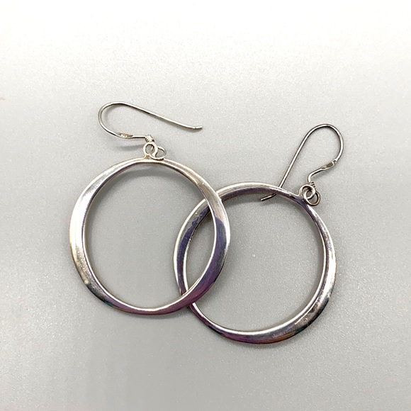Cute circular sterling silver earrings lightweight and easy to wear! 🌺 - Picture 3 of 3